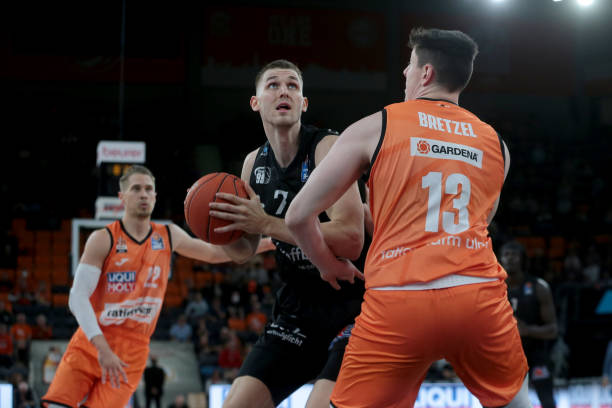 出现伤病问 出现伤病问